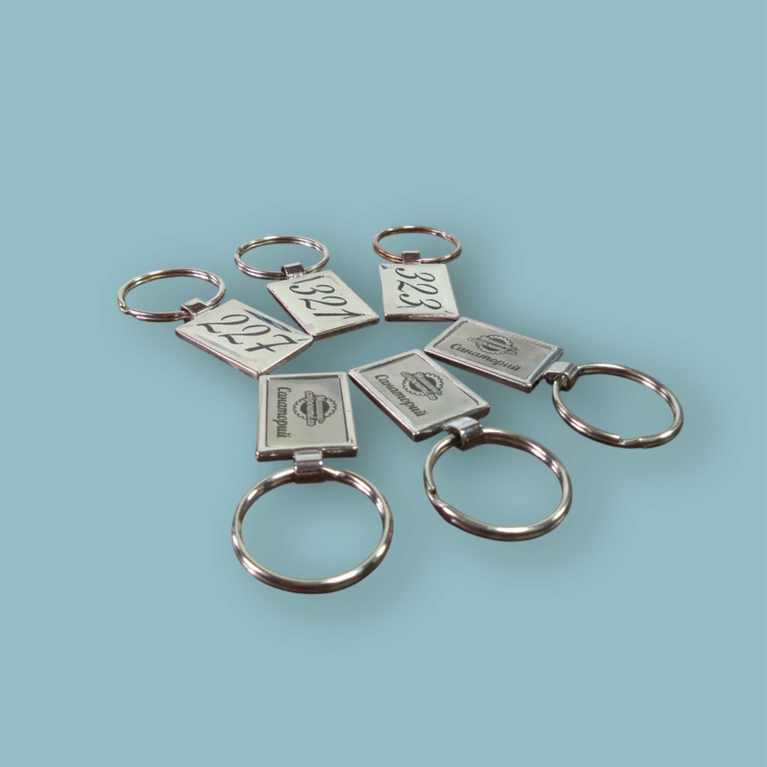 Нанесение логотипа на брелоки