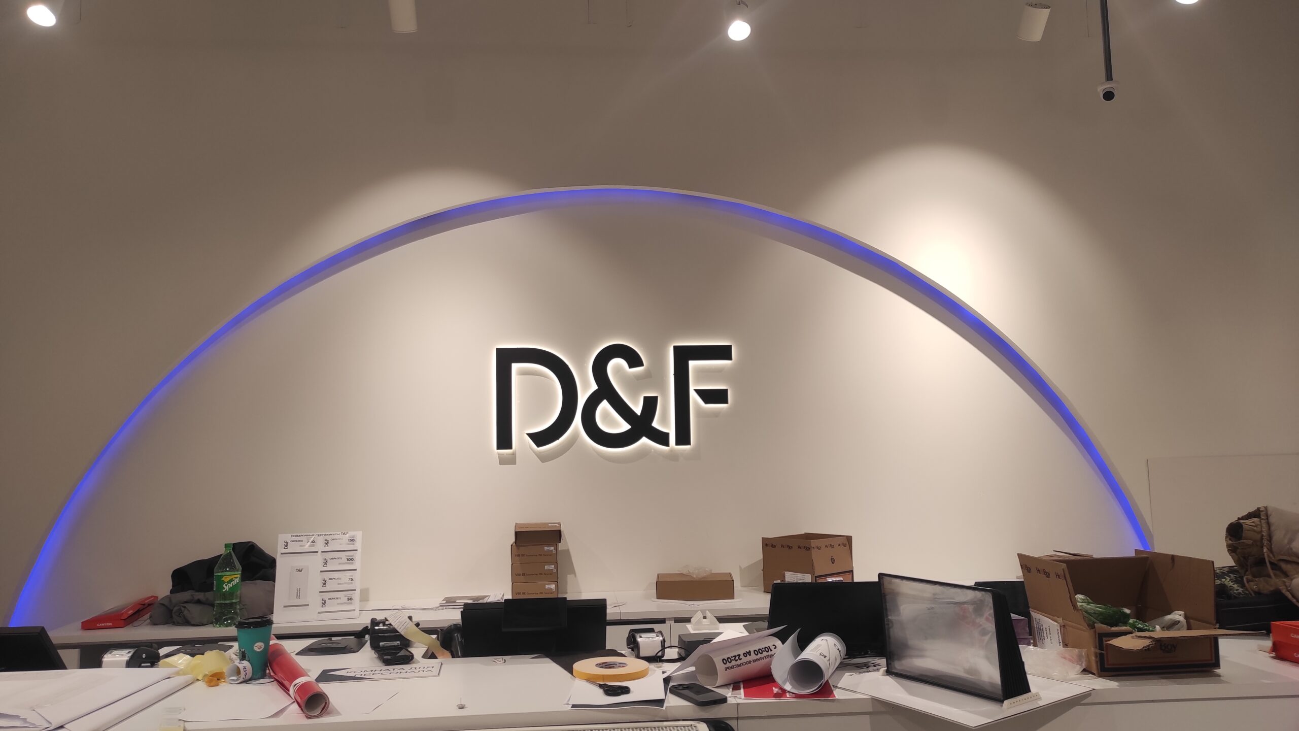 Интерьерные вывески